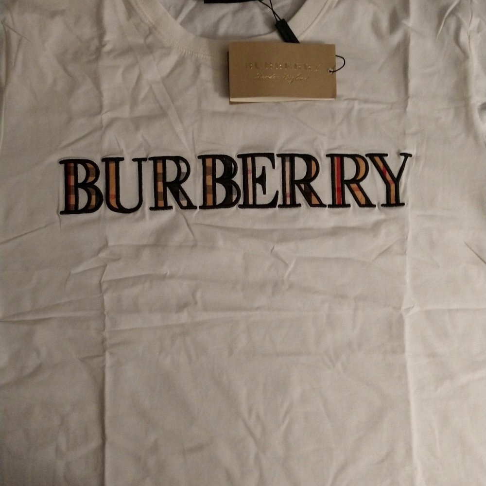 💯 Authentic Burberry Spring/Summer Tee